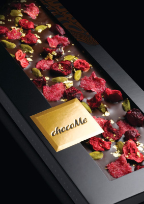 Горький шоколад ChocoMe V105, 23-x каратные золотые хлопья, фисташки Бронте, кусочки вишни, лепестки розы,110 г Горький шоколад ChocoMe V105, 23-x каратные золотые хлопья, фисташки Бронте, кусочки вишни, лепестки розы,110 г